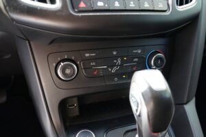 Ford Focus 1.0 Automaat, PDC, Navi, Winter pakket, Airco, Trekhaak, CC – foto 10