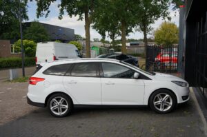 Ford Focus 1.0 Automaat, PDC, Navi, Winter pakket, Airco, Trekhaak, CC – foto 19