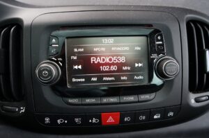 Fiat 500L 0.9 TwinAir Lounge, Panodak, CC, Clima, Trekhaak, Navi – foto 17